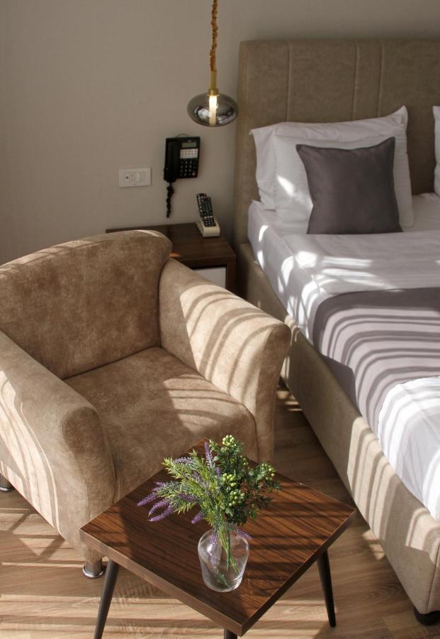 Hotel Driada Gjakova Esterno foto