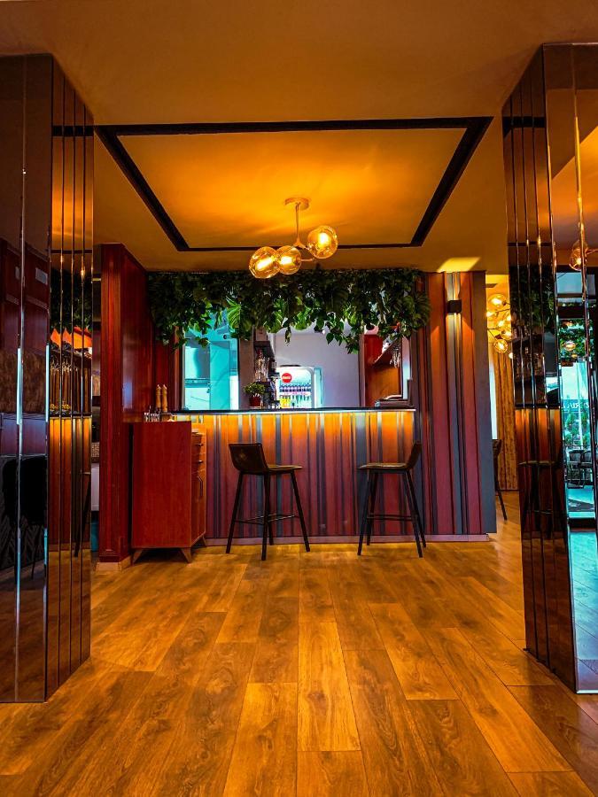 Hotel Driada Gjakova Esterno foto