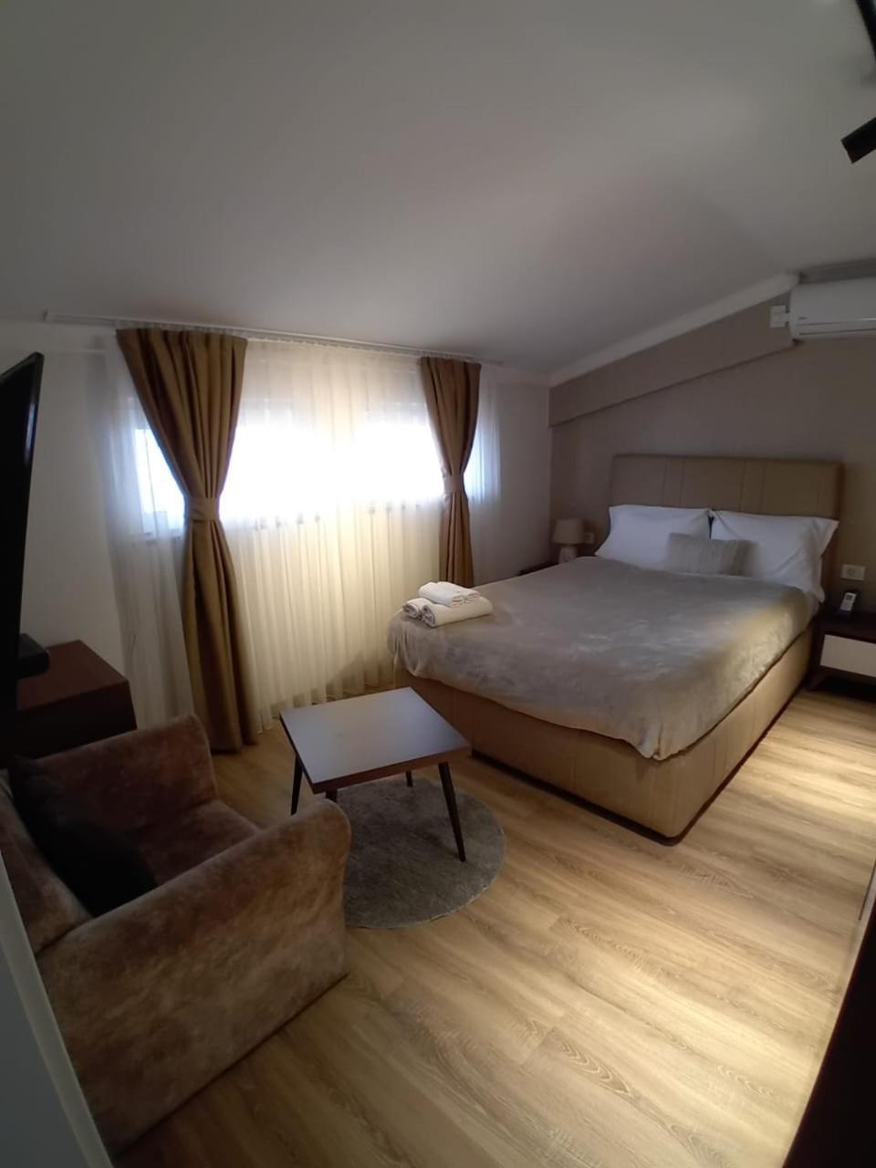 Hotel Driada Gjakova Esterno foto