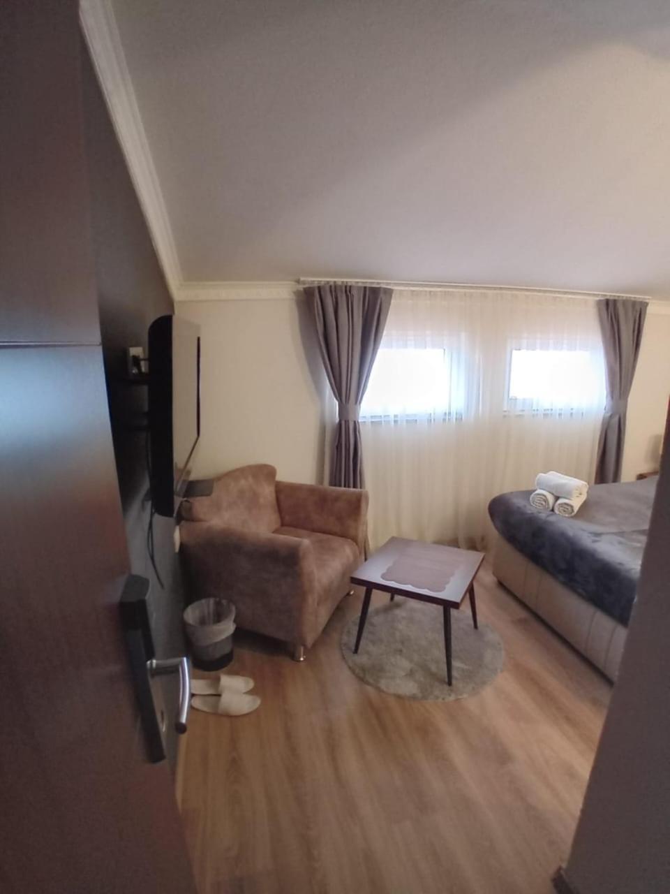 Hotel Driada Gjakova Esterno foto