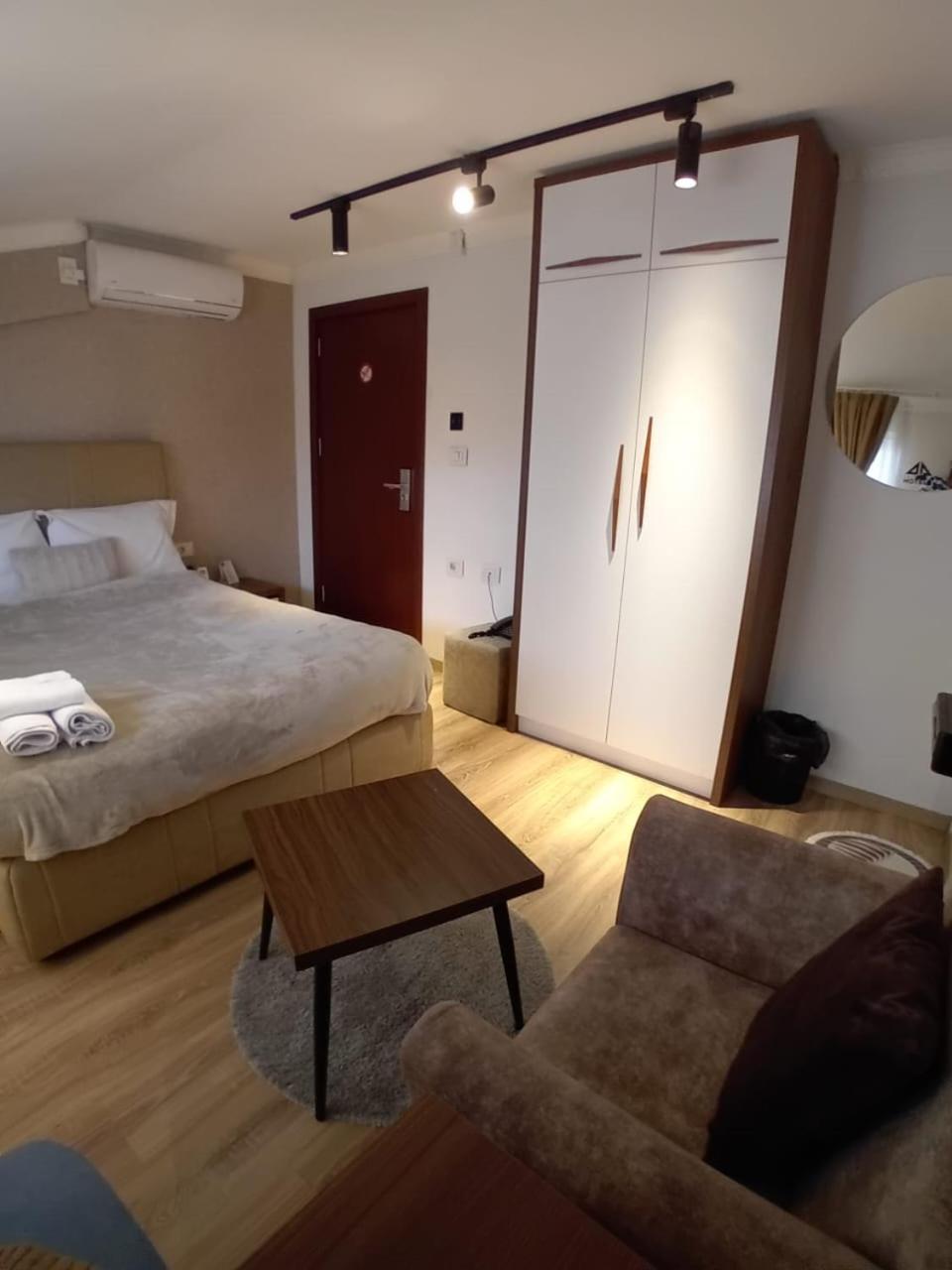 Hotel Driada Gjakova Esterno foto