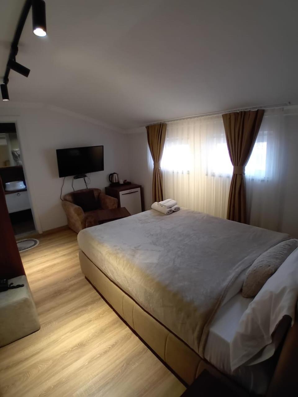 Hotel Driada Gjakova Esterno foto