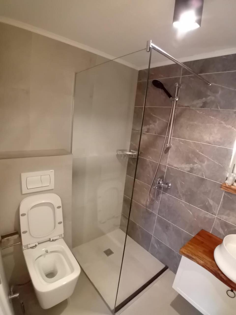 Hotel Driada Gjakova Esterno foto