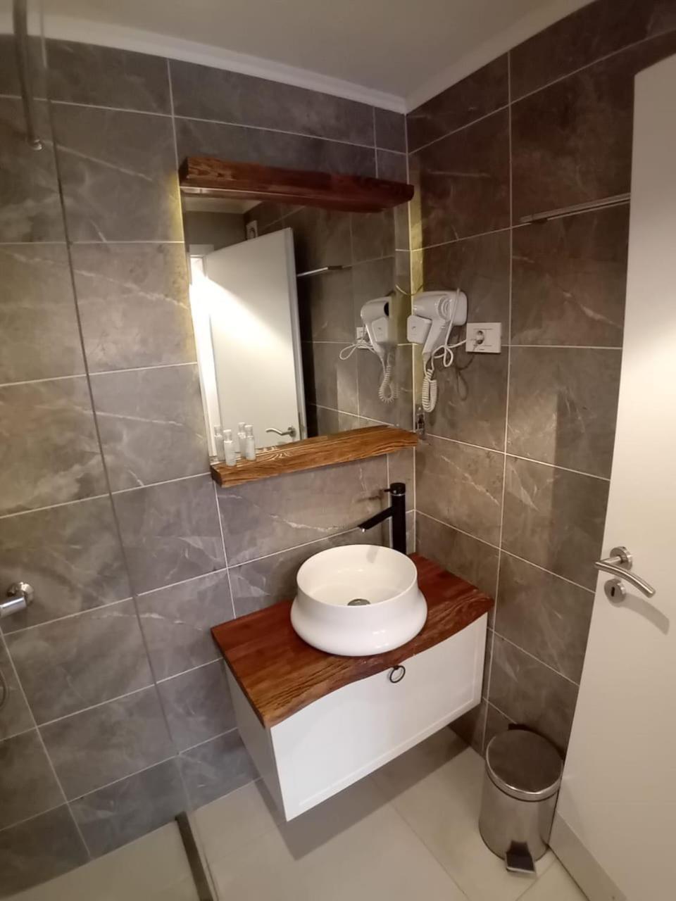 Hotel Driada Gjakova Esterno foto