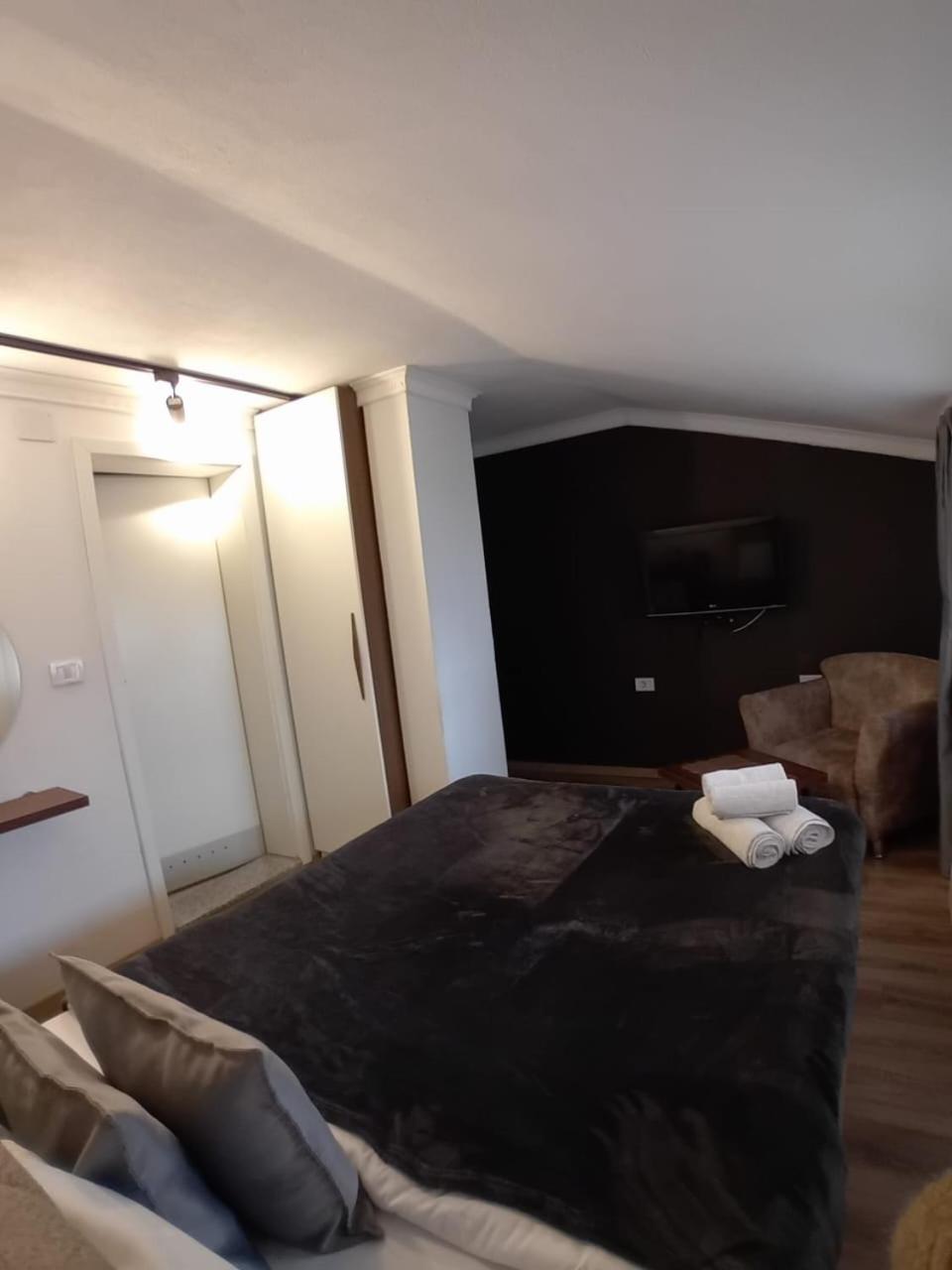 Hotel Driada Gjakova Esterno foto